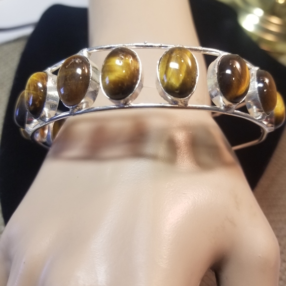 EXQUISITE BRACELET NWOT - Picture 3 of 8